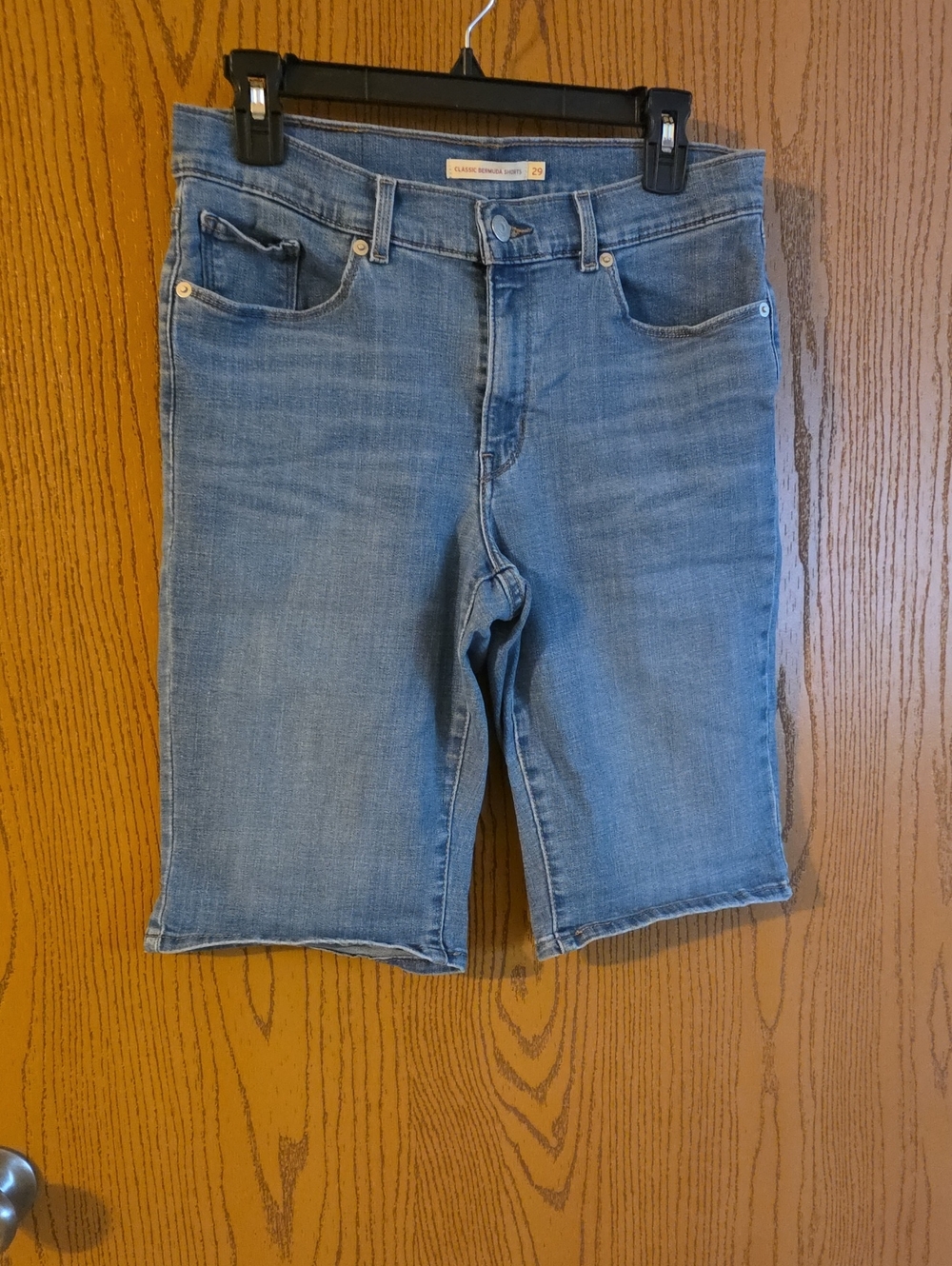 Levis Light Wash Denim Bermuda Shorts W 15-16, R 10, I 12
